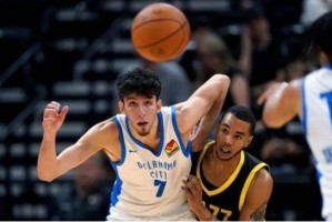  雷霆新秀霍姆格伦荣膺月最佳新秀  