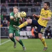  阿森纳门将低级失误，伯恩茅斯补时扳平抢关键一分  