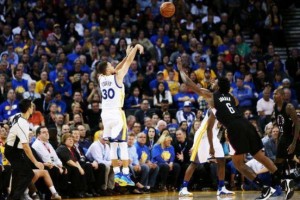  库里三分球里程碑，历史第一人  