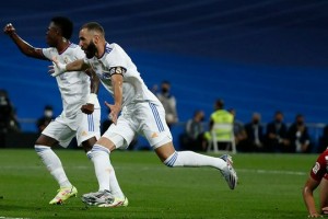  波尔多锋霸帽子戏法，个人能力主导比赛走向