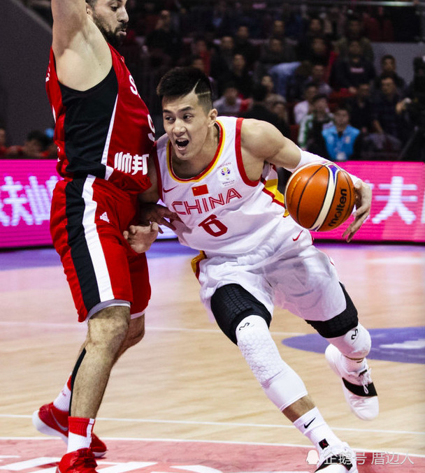  奥格斯堡防守漏洞百出，惨败给对手送上三分